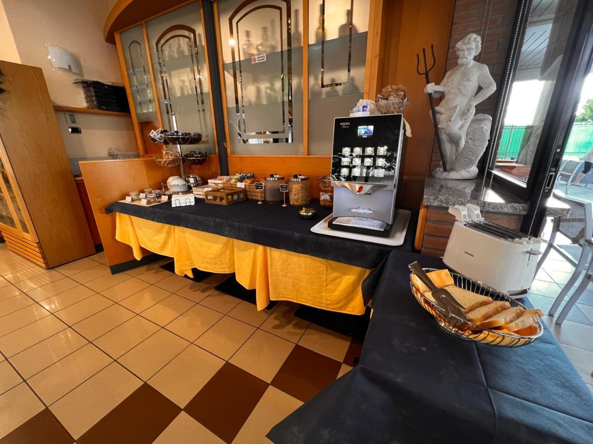 סוטומרינה Hotel Nettuno מראה חיצוני תמונה