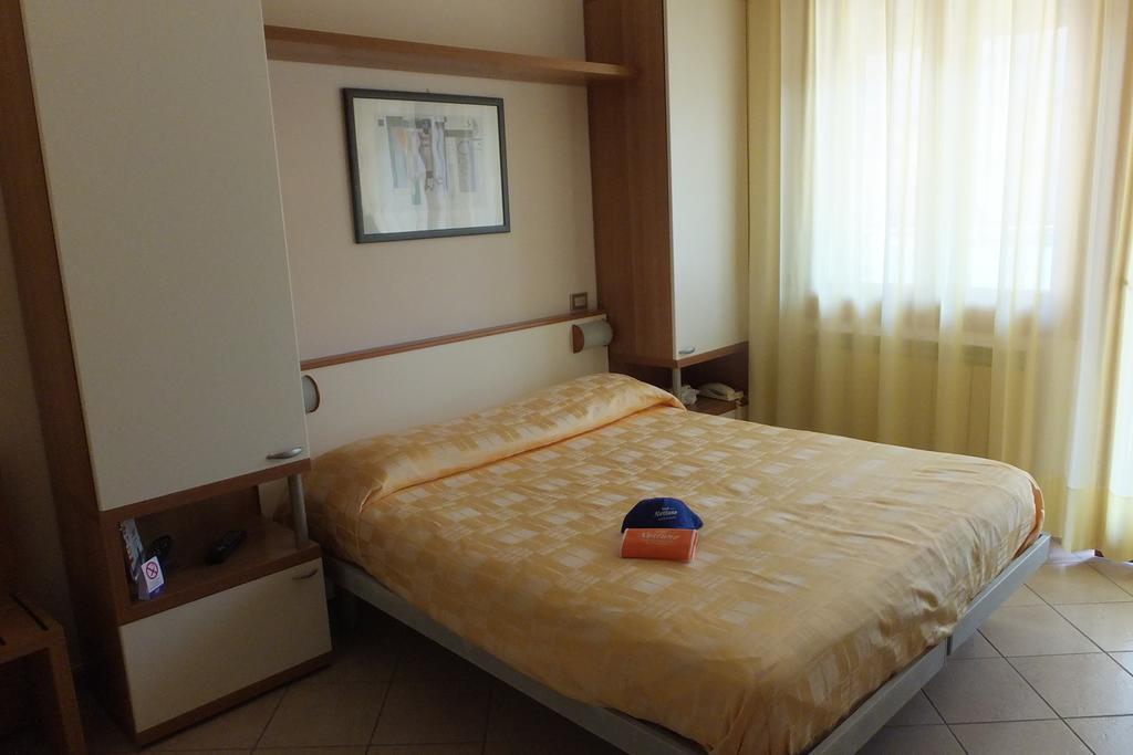סוטומרינה Hotel Nettuno חדר תמונה